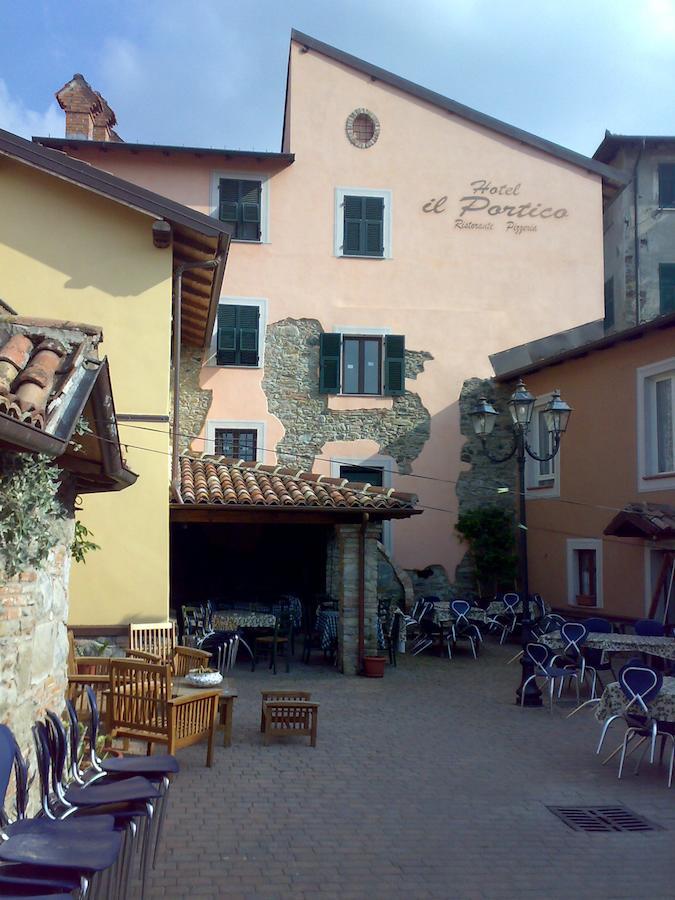 ホテル Il Portico Carrosio エクステリア 写真