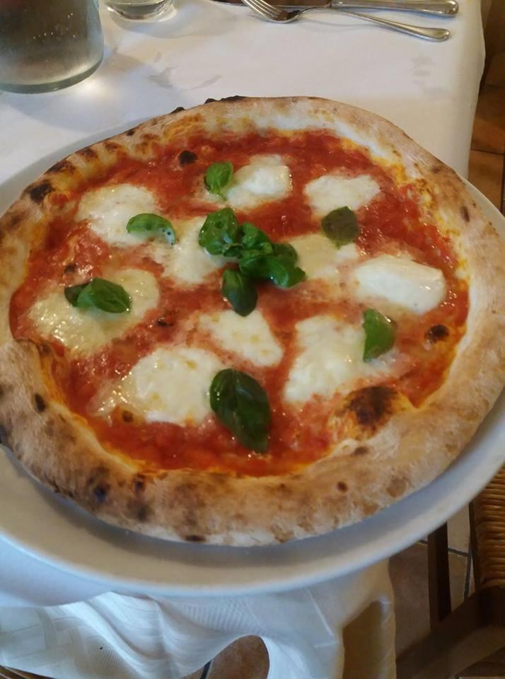 ホテル Il Portico Carrosio エクステリア 写真